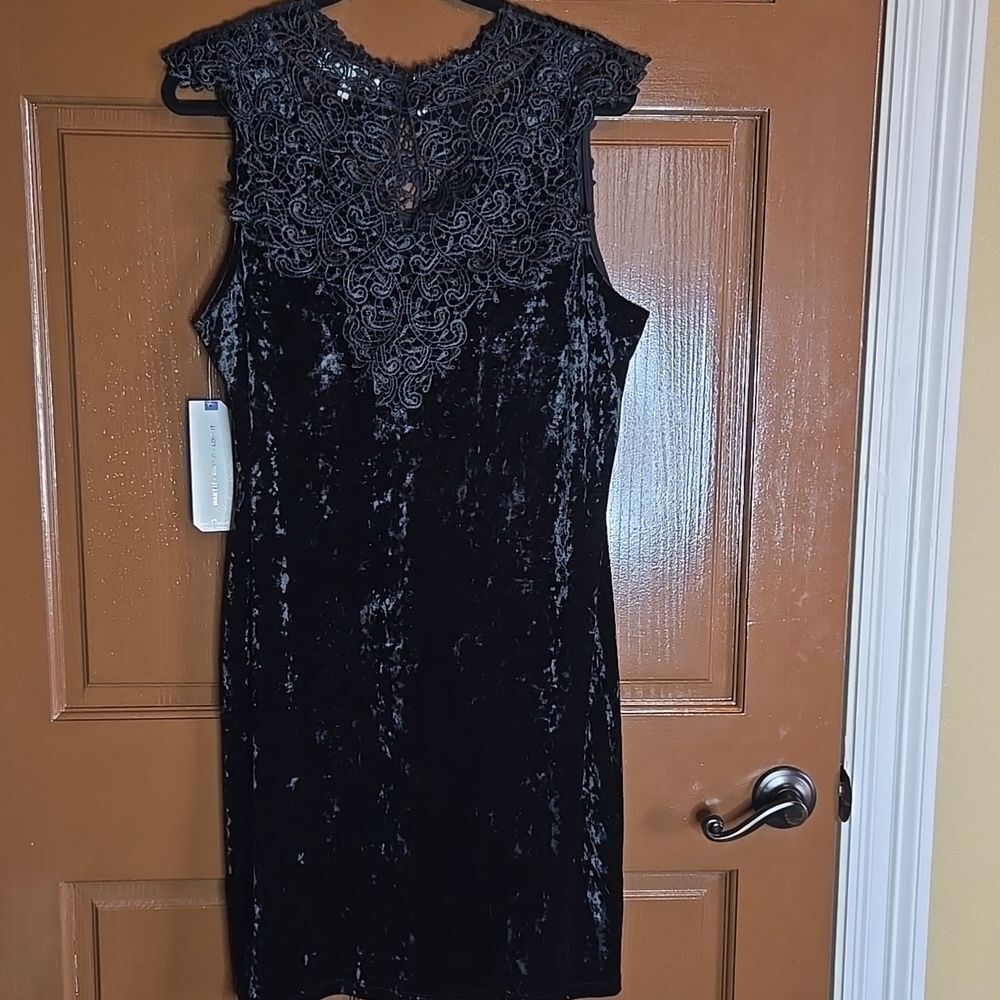 Almost Famous-Black sheath crinkled velvet dress with lace top Sz 2X NWT.